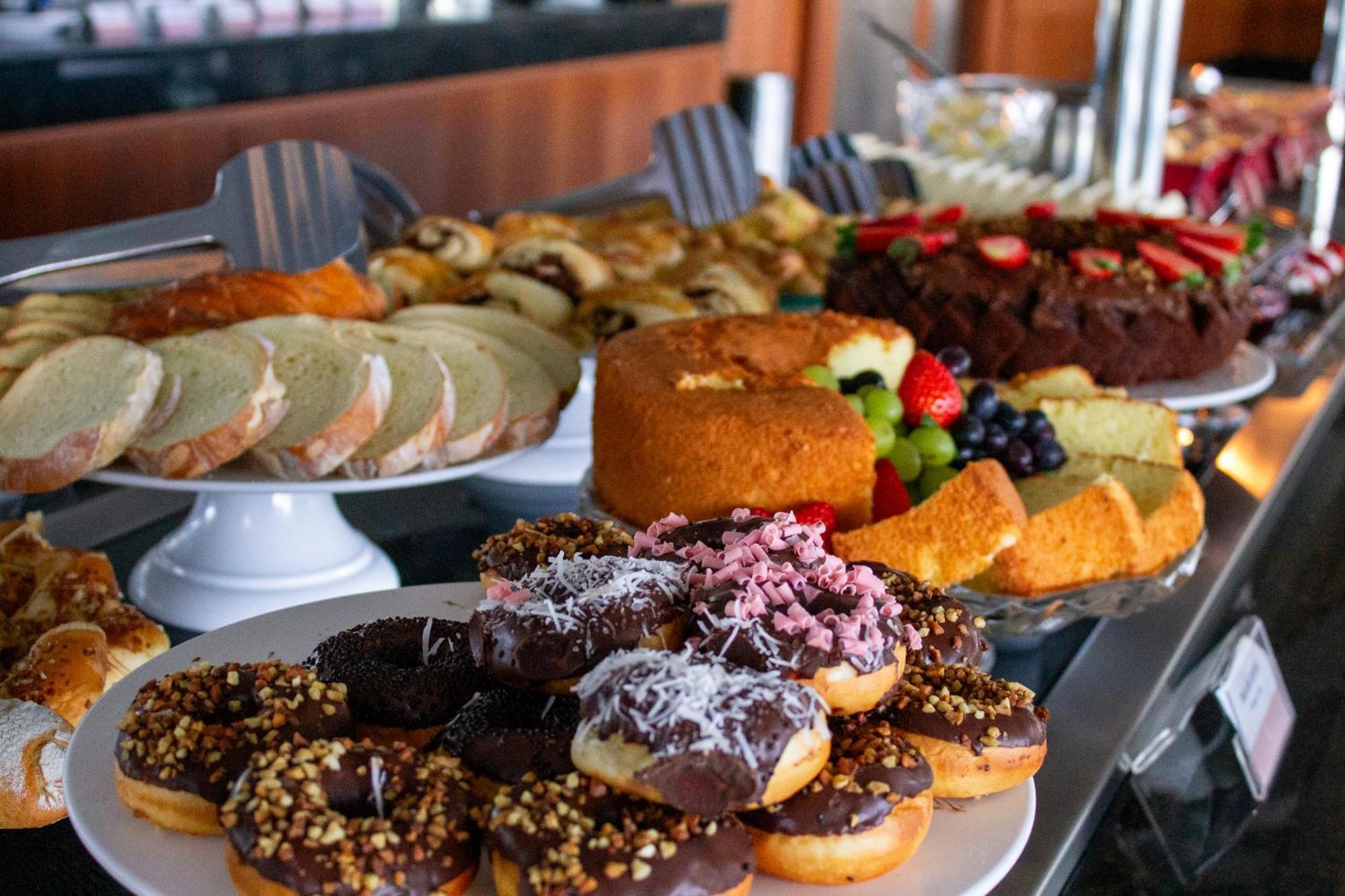 Hotel Senac Ilha Do Boi Vitória Dış mekan fotoğraf A selection of cakes